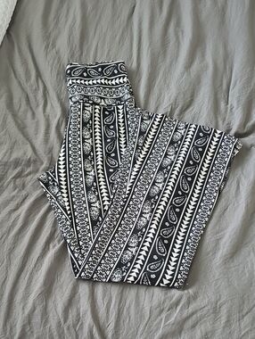 Black & White Printed Women's Flare Leggings